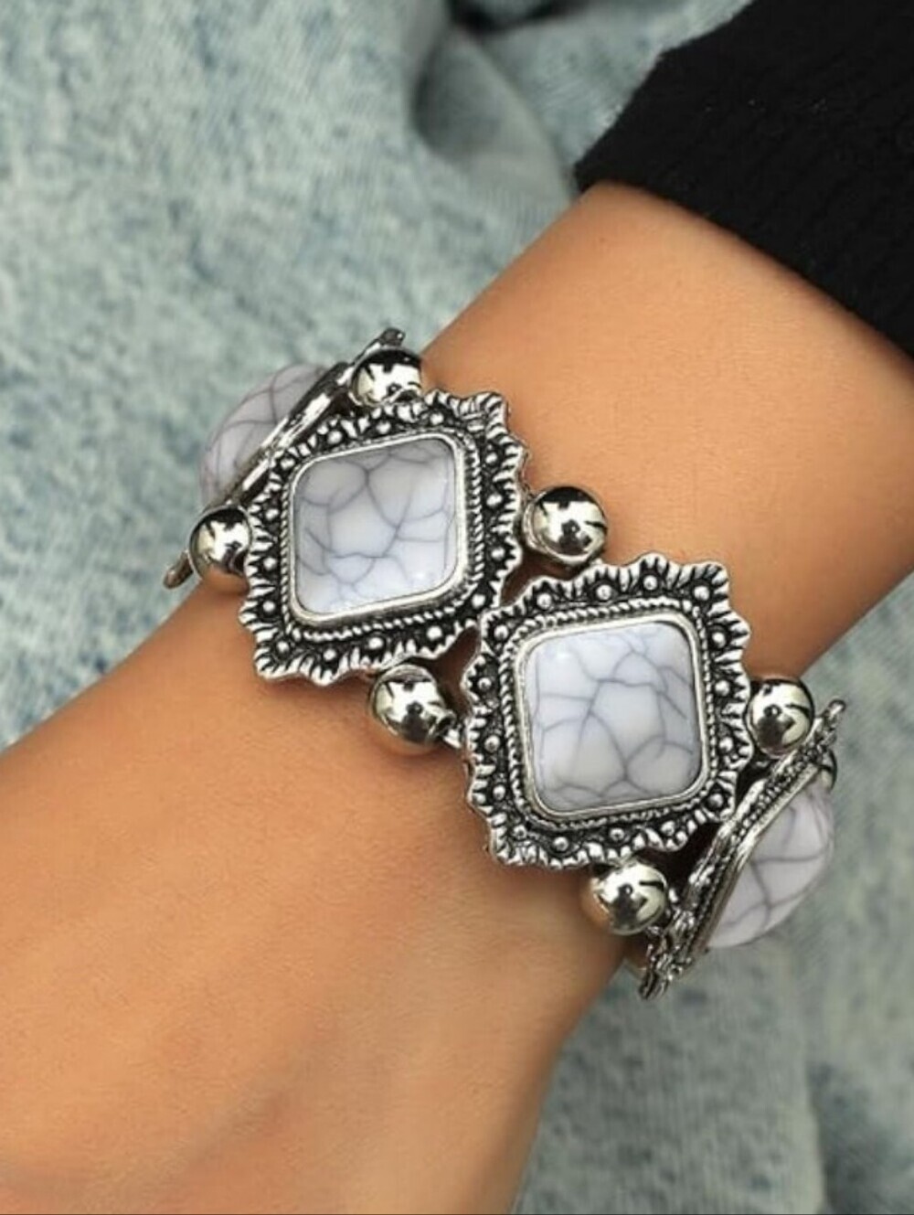 Silver-Tone White Howlite Stretch Bracelet - Elegant Women’s Jewelry
